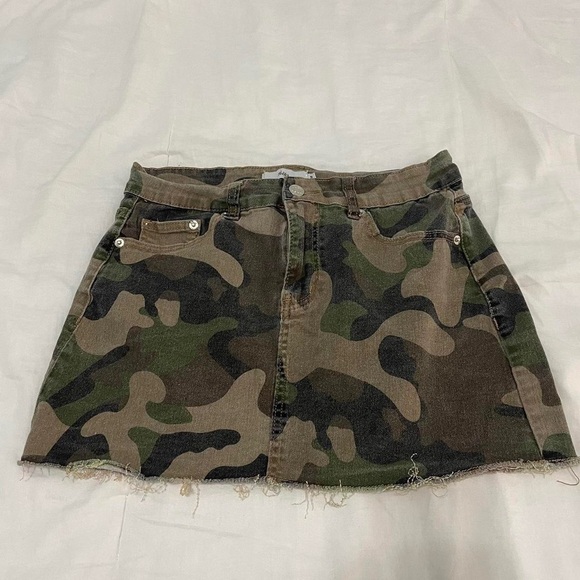Adika Dresses & Skirts - Adika Fierce Camouflage mini skirt (green and brown)